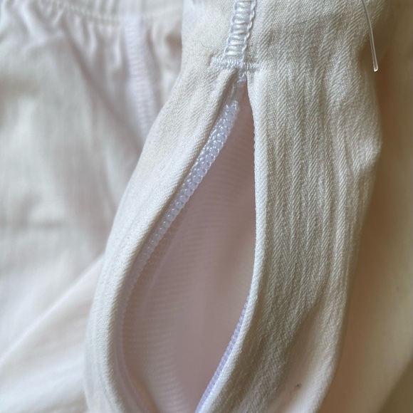 Lululemon White Athletic Shorts size 8 - Picture 10 of 12